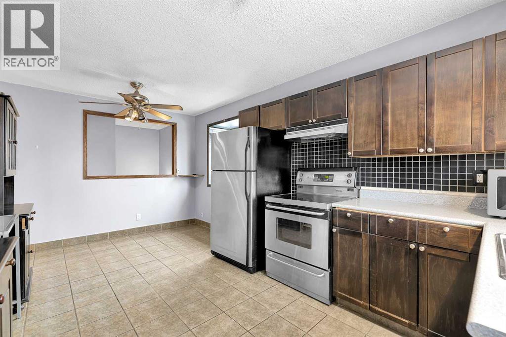 Single Family House Bi-level for Sale in  Dovertree Place SE Dover Calgary 