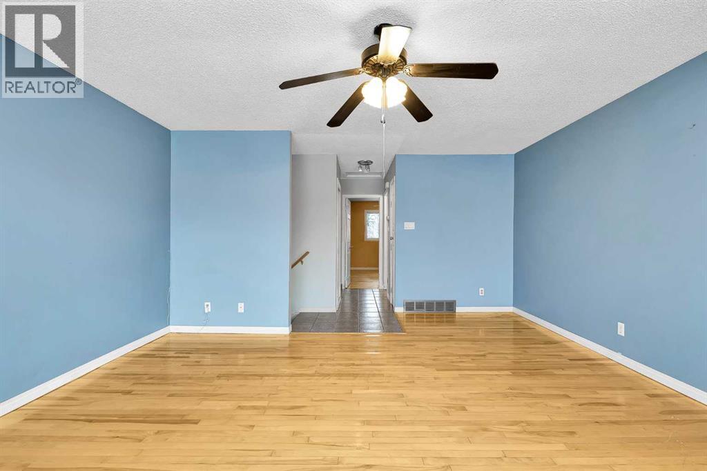 Single Family House Bi-level for Sale in  Dovertree Place SE Dover Calgary 