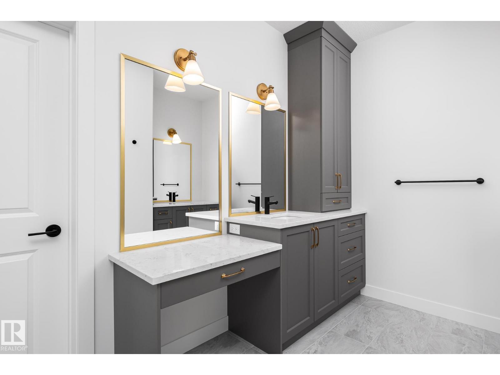 6884 knox loop SW SW, Edmonton