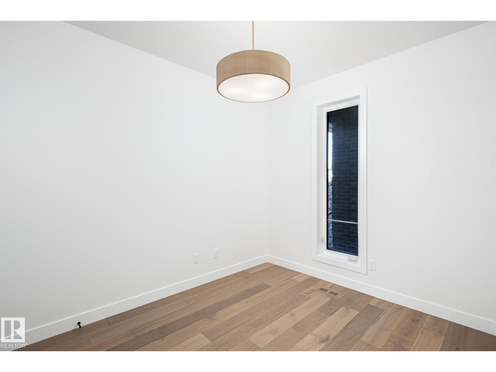 6884 knox loop SW SW, Edmonton