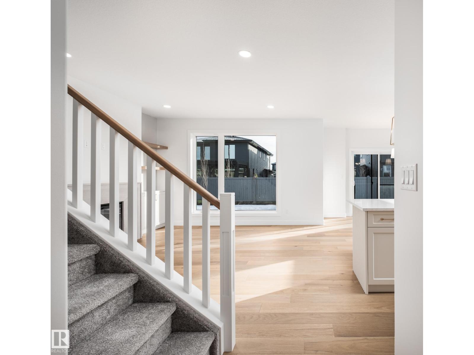 6884 knox loop SW SW, Edmonton