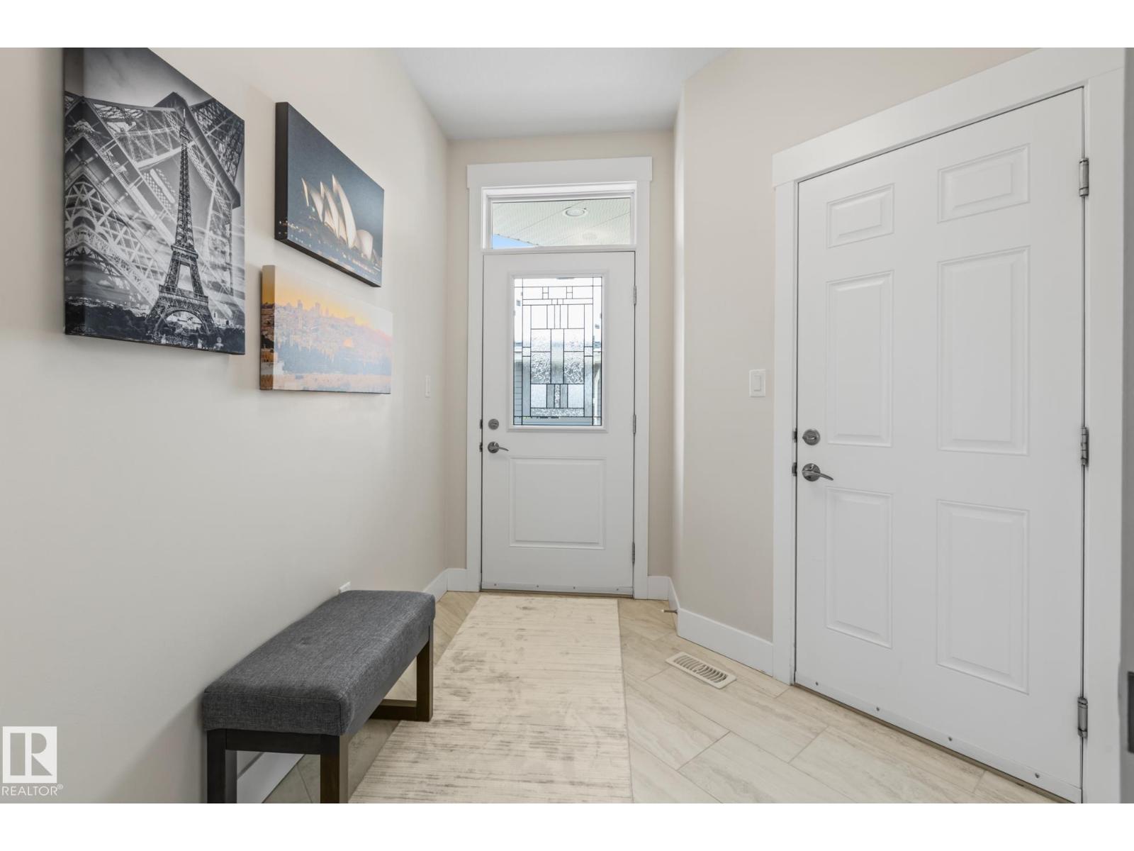 #18 8 LYNX CL, St. Albert