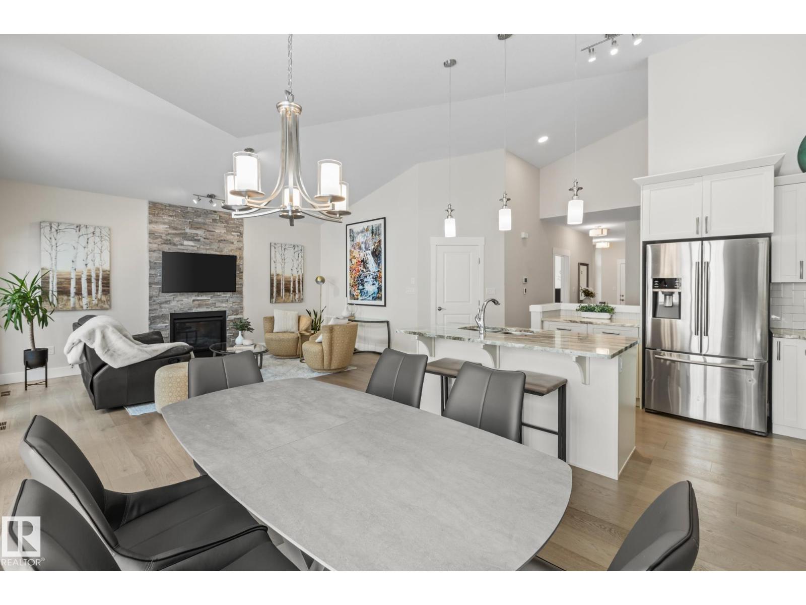 #18 8 LYNX CL, St. Albert