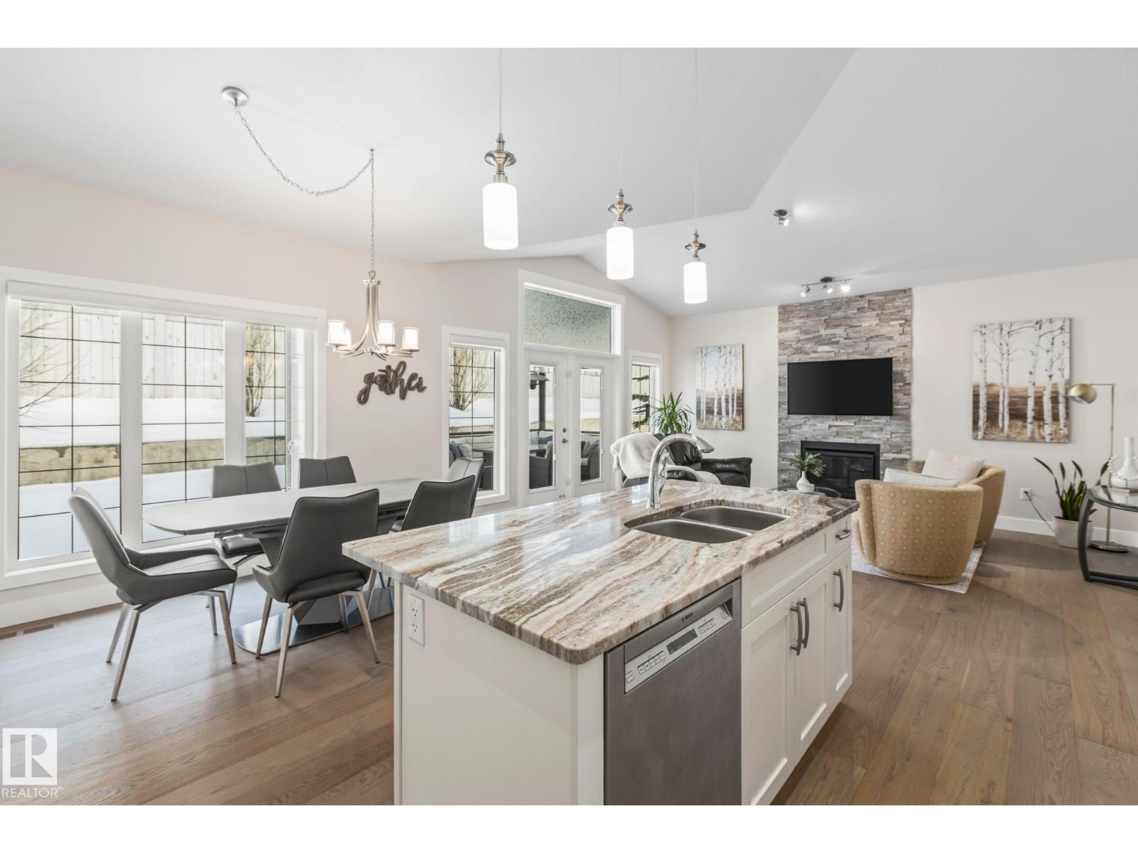 #18 8 LYNX CL, St. Albert