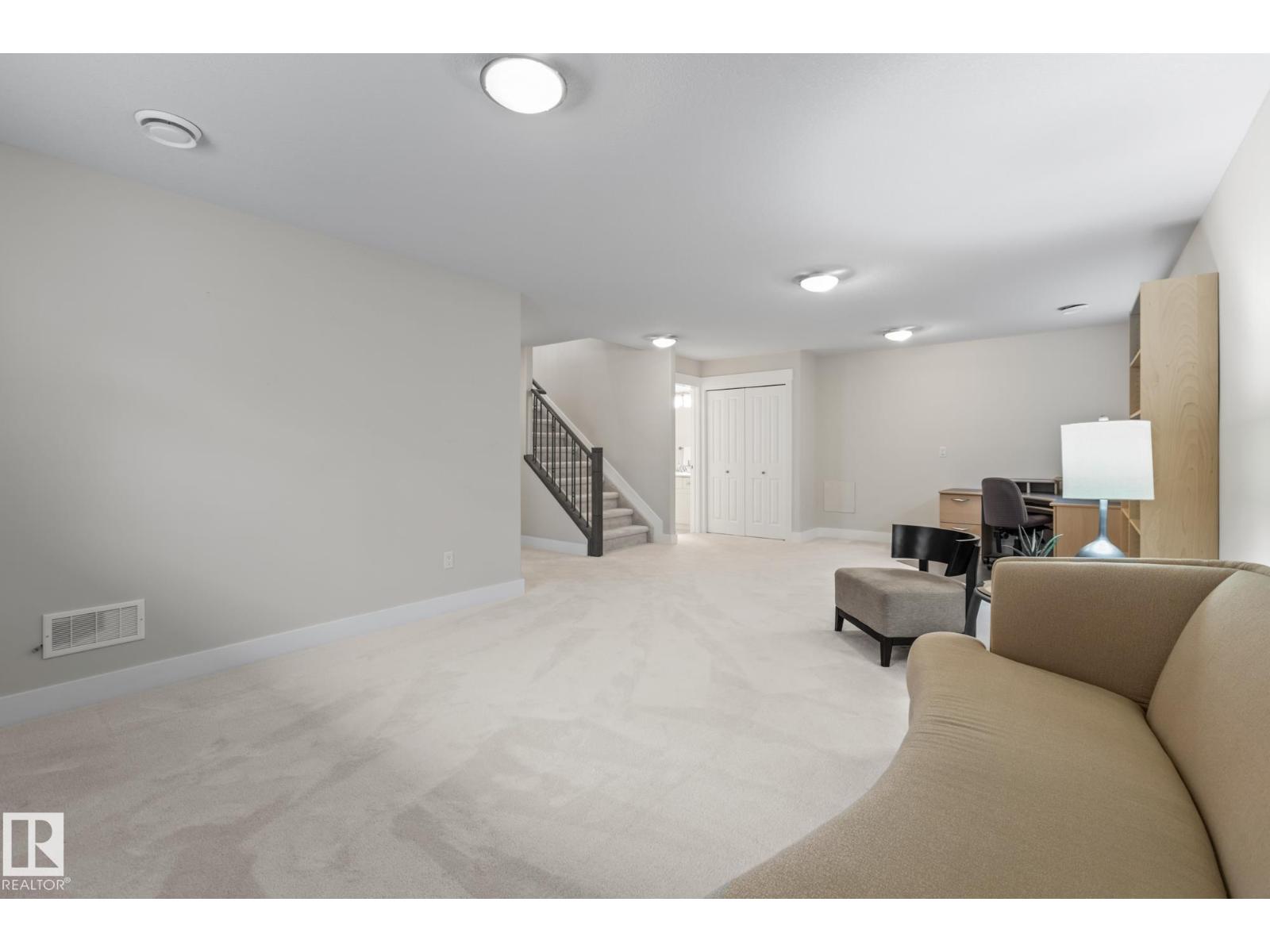 #18 8 LYNX CL, St. Albert