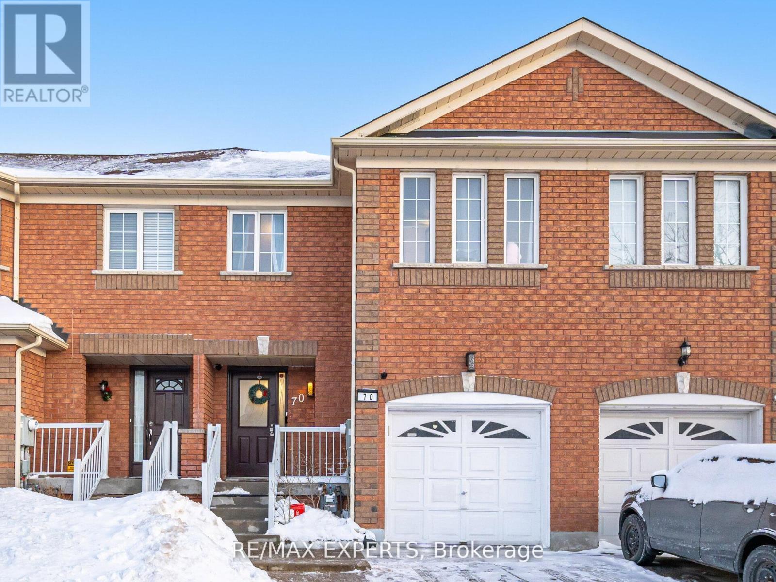 70 TWIN PINES CRESCENT - Photo 2 of 50, Brampton (Northwest Sandalwood Parkway), Ontario