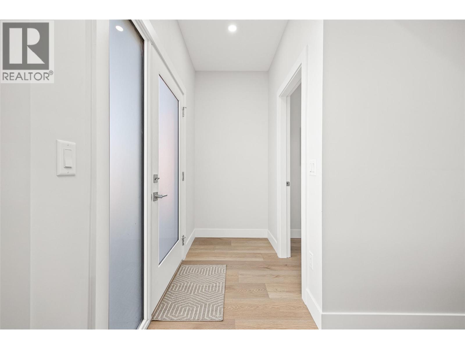 2 943 Fuller Avenue, Kelowna