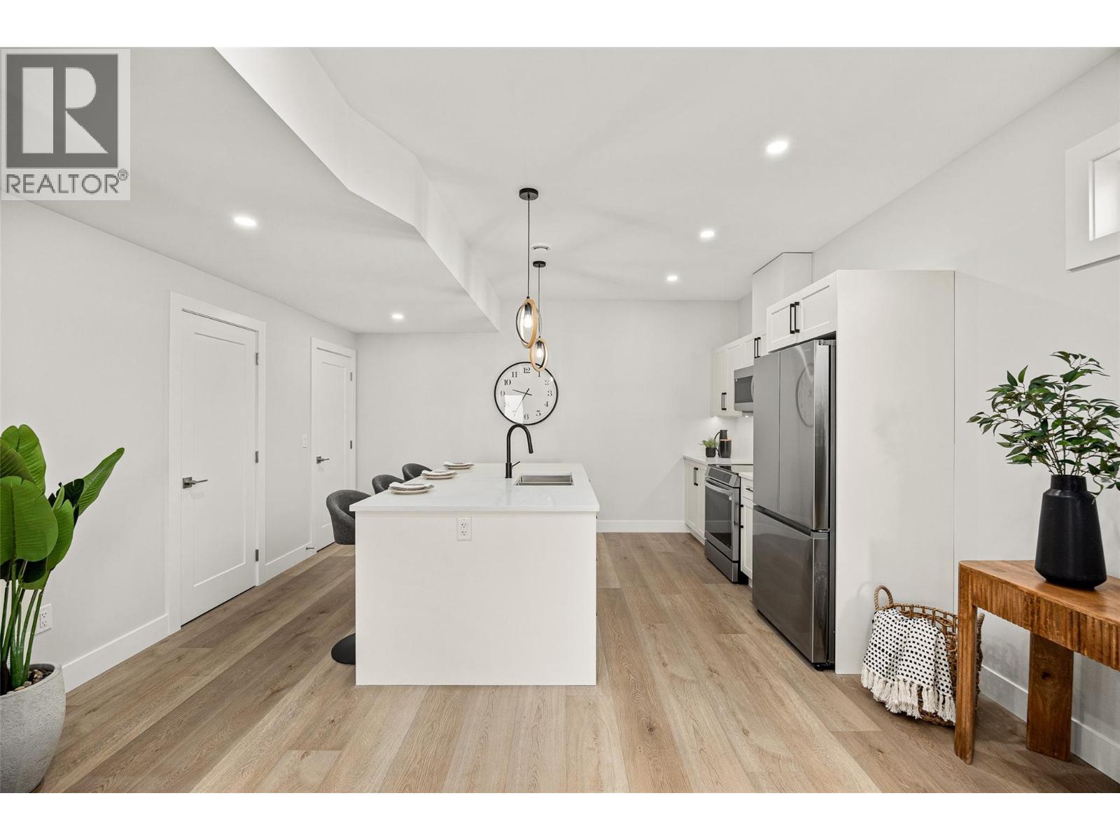 2 943 Fuller Avenue, Kelowna