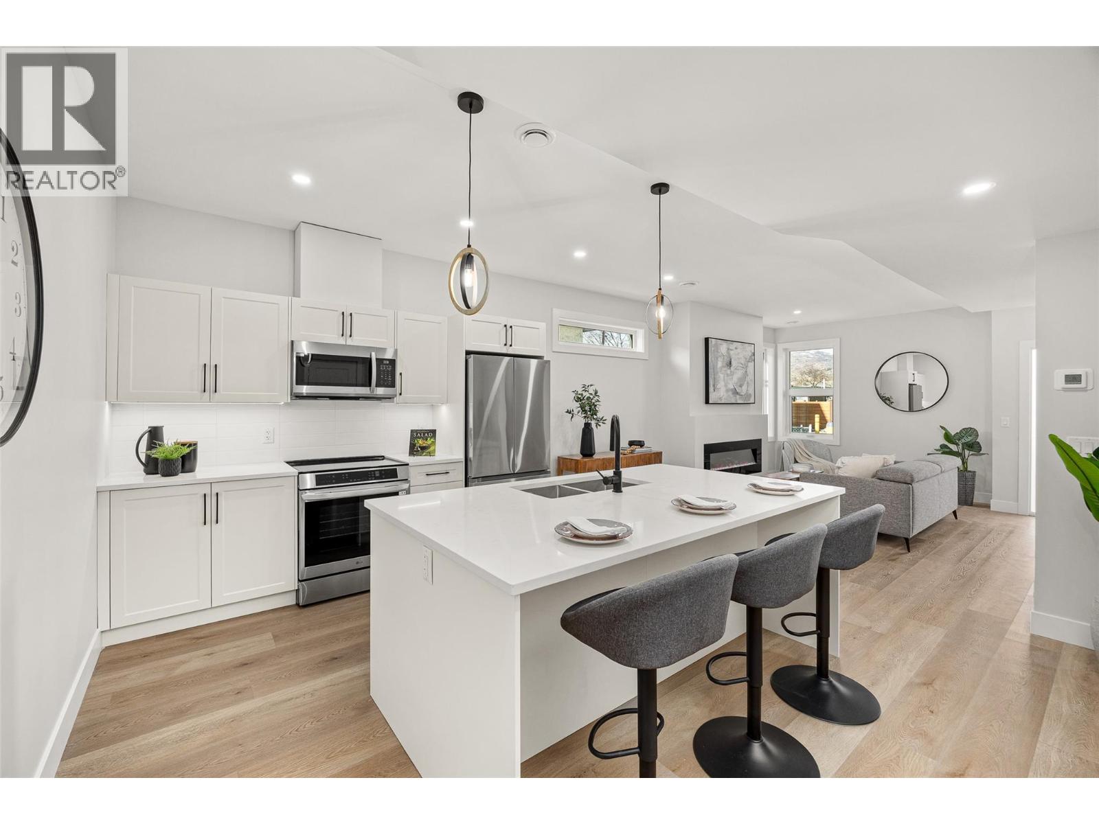 2 943 Fuller Avenue, Kelowna