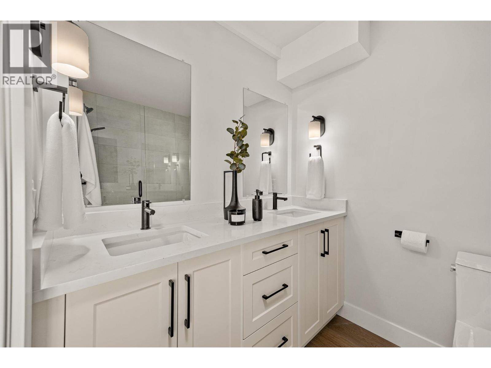 2 943 Fuller Avenue, Kelowna