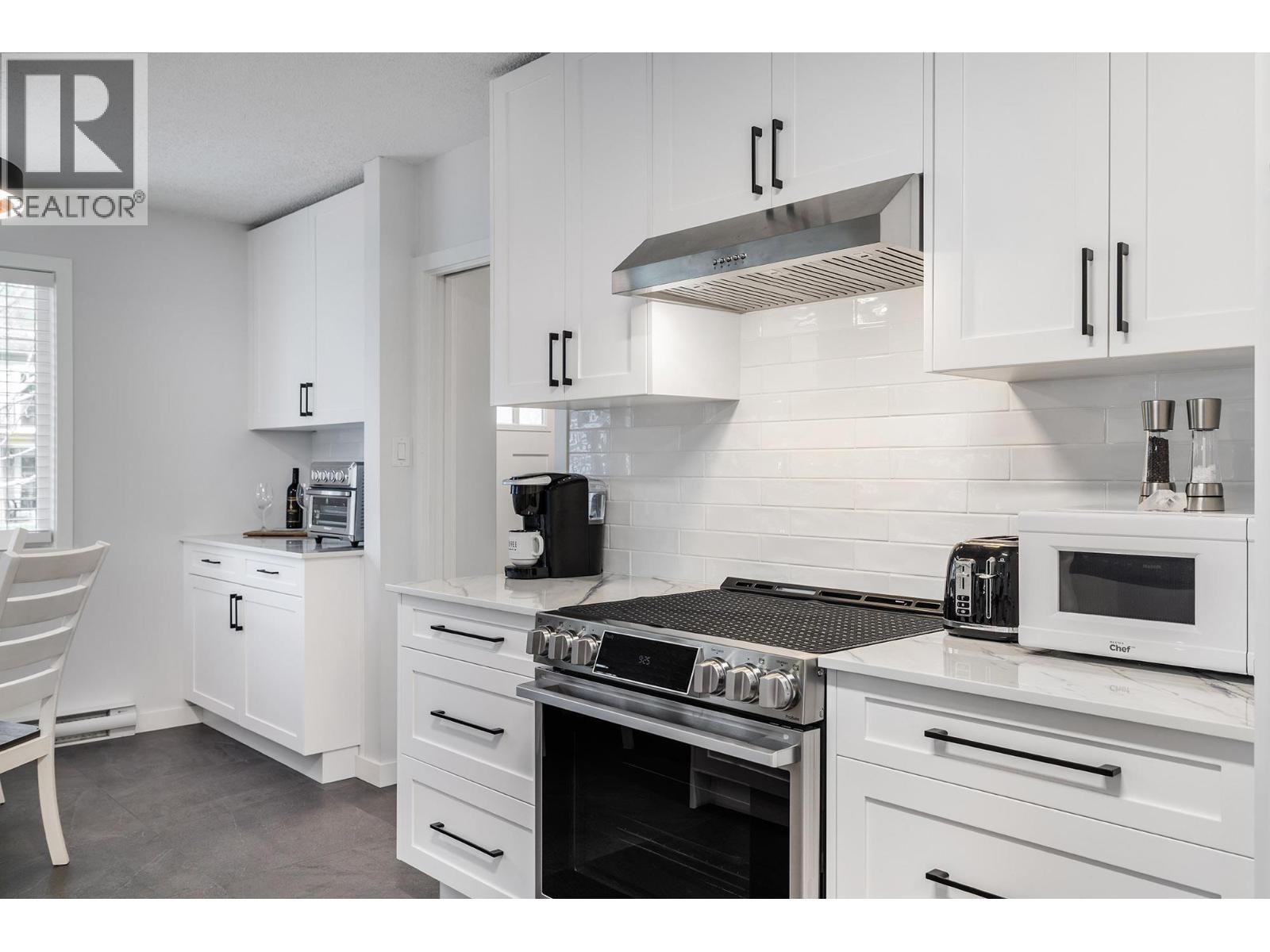  4391 11TH Street, Peachland