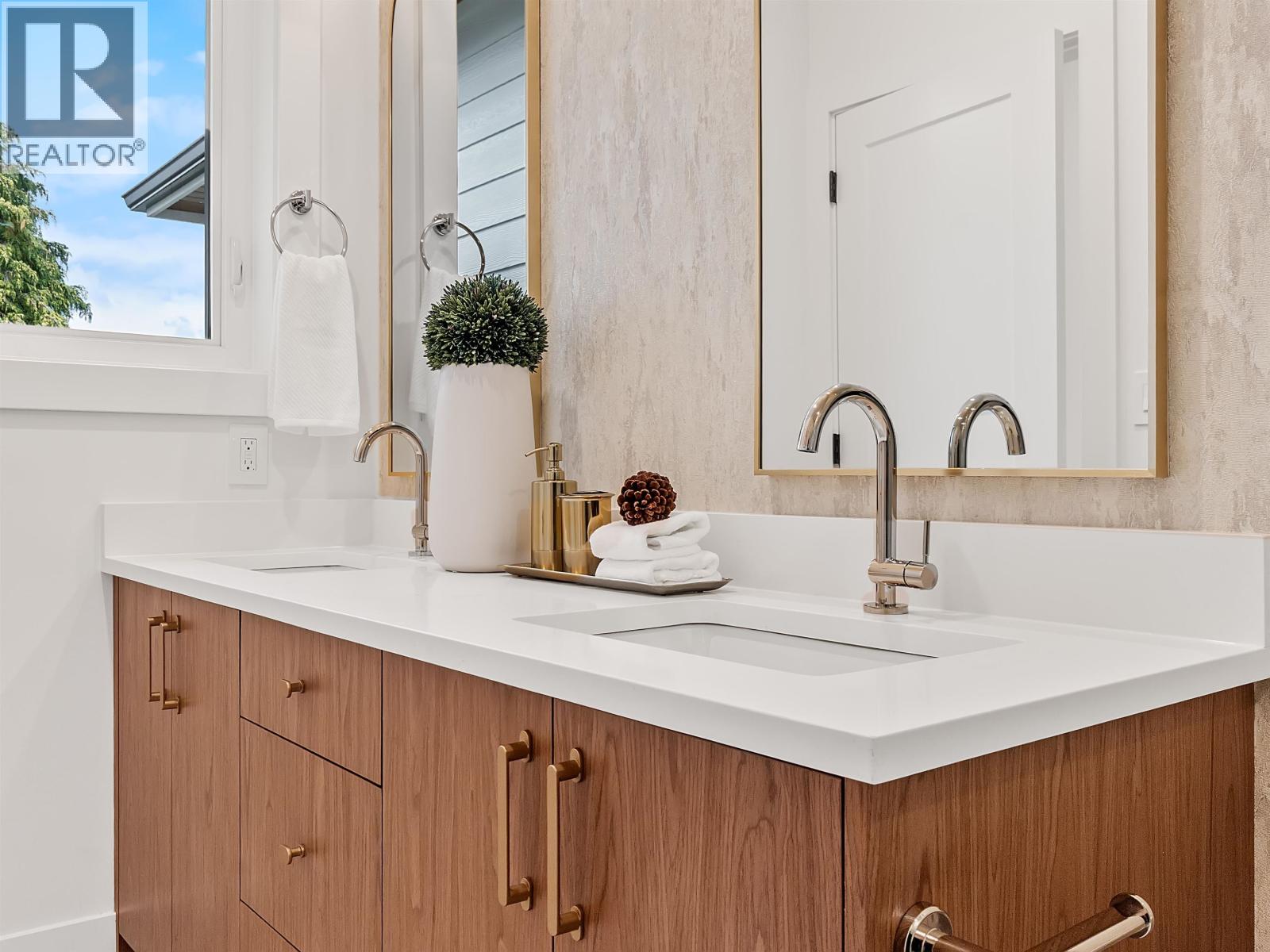 1 4849 SHEPHERD STREET, Burnaby