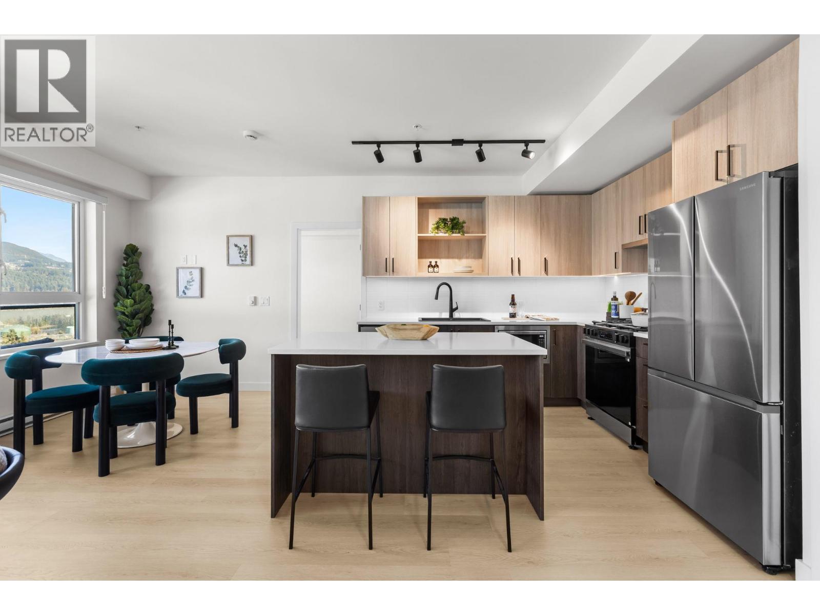 PH 608 2002 ST. GEORGE STREET, Port Moody