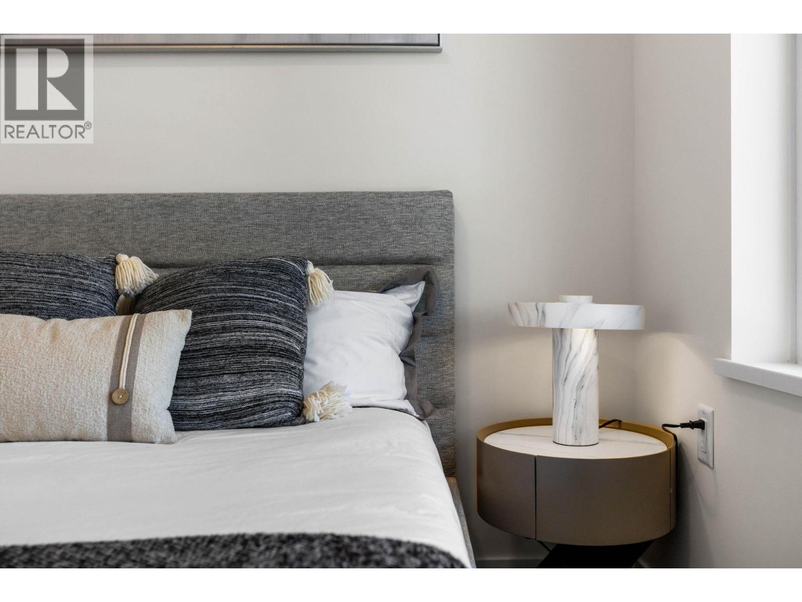 PH 608 2002 ST. GEORGE STREET, Port Moody