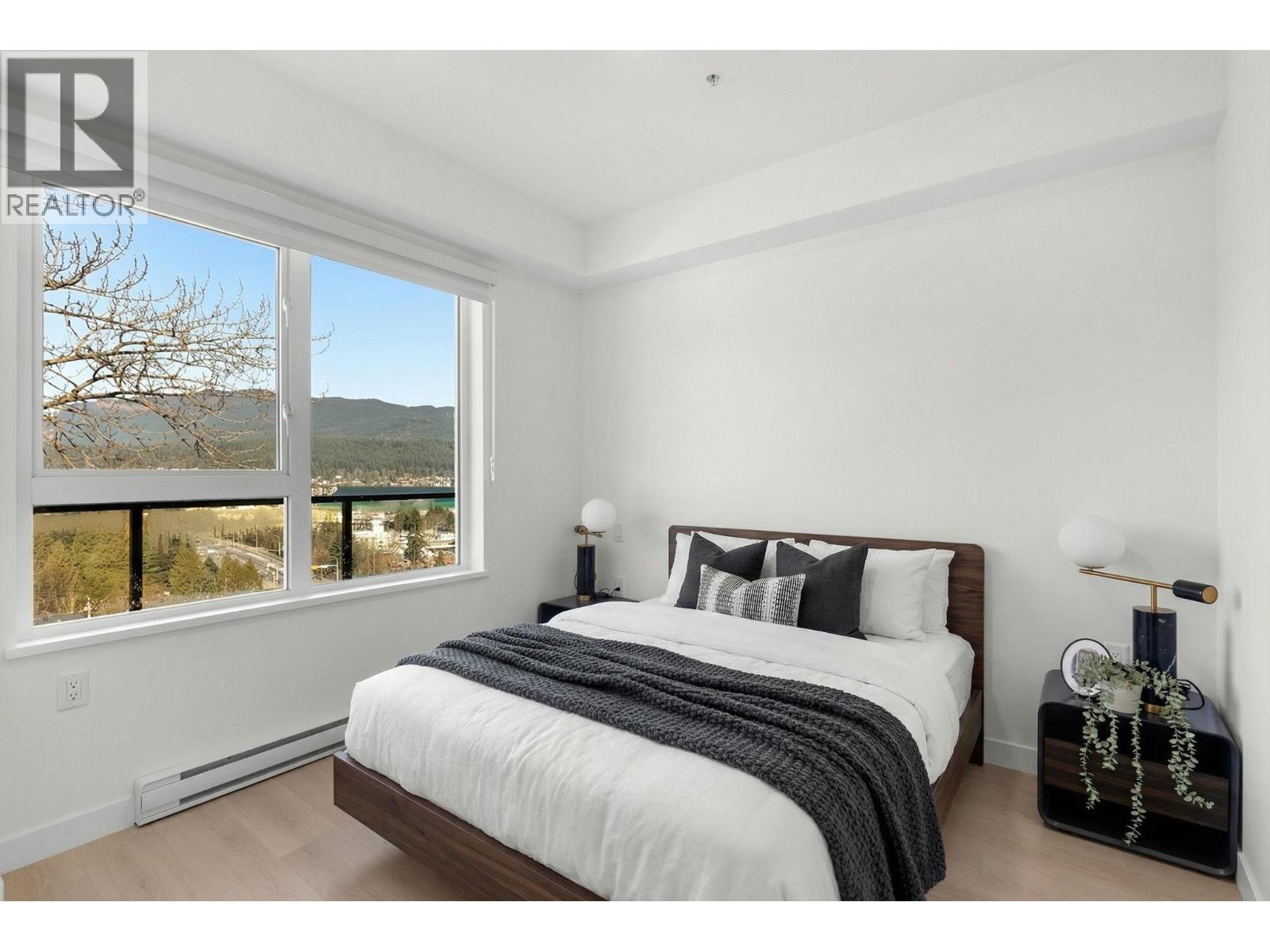 PH 608 2002 ST. GEORGE STREET, Port Moody