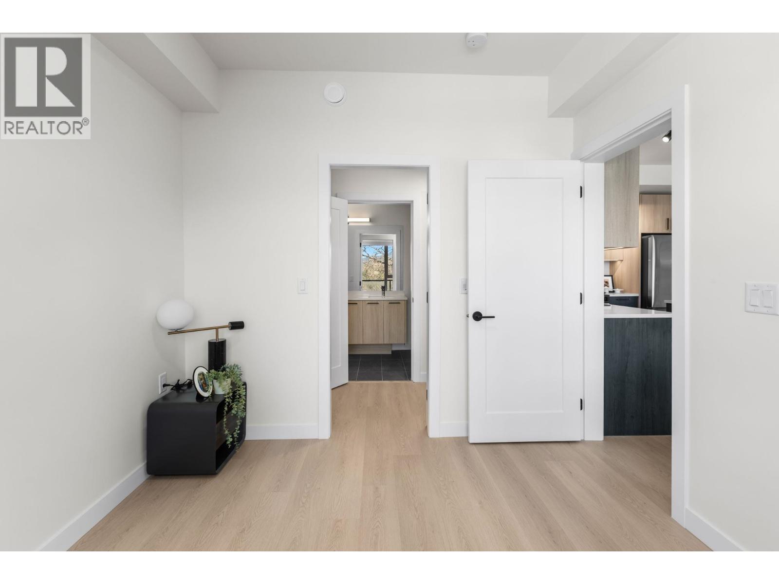 PH 608 2002 ST. GEORGE STREET, Port Moody