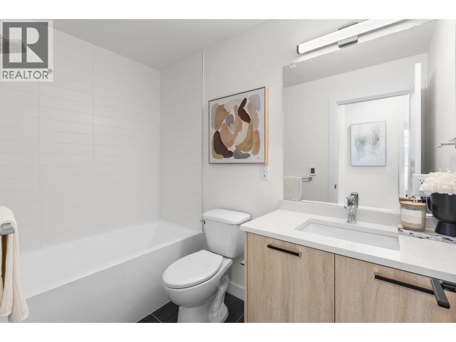 PH 608 2002 ST. GEORGE STREET, Port Moody