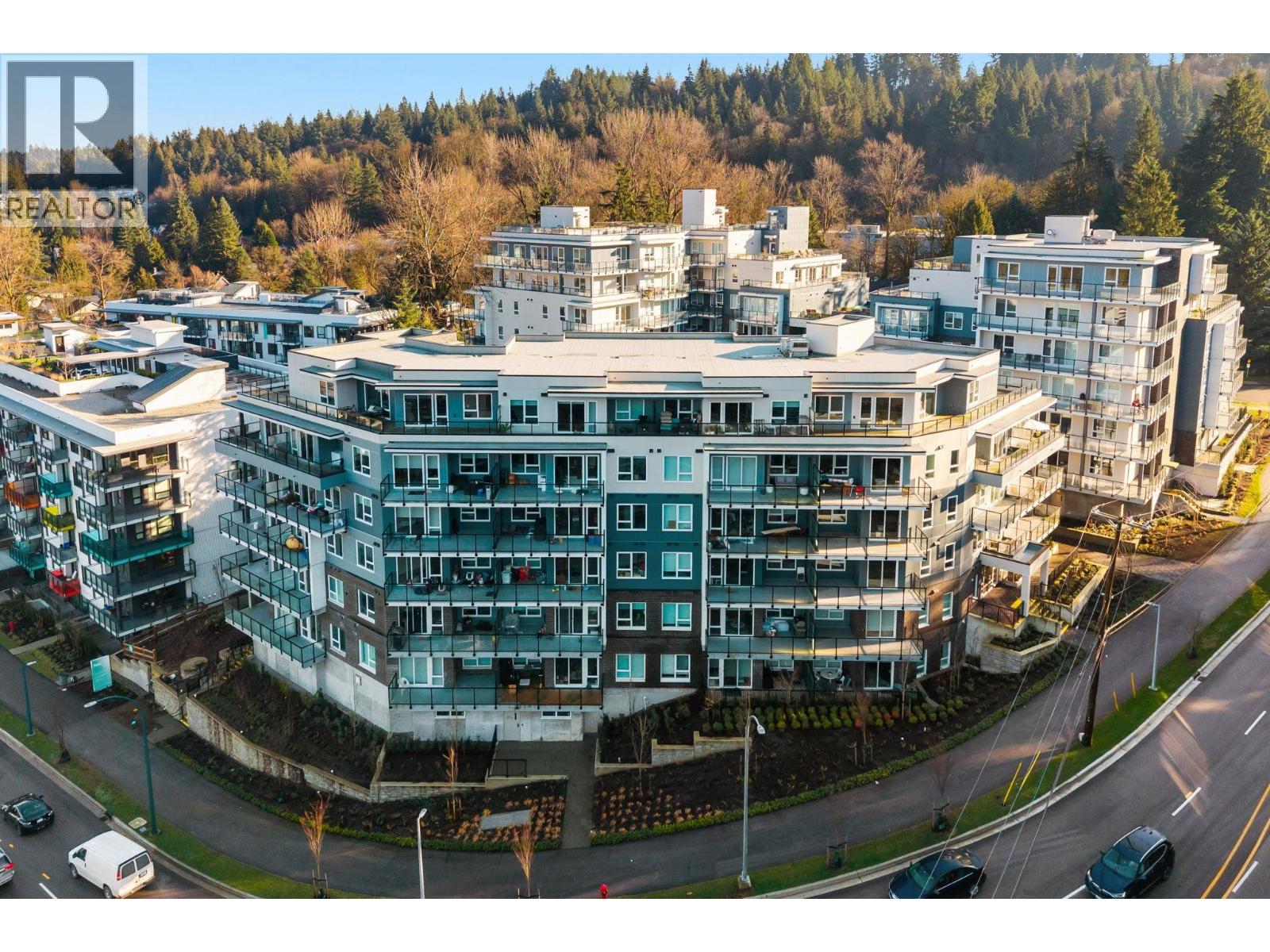 PH 608 2002 ST. GEORGE STREET, Port Moody