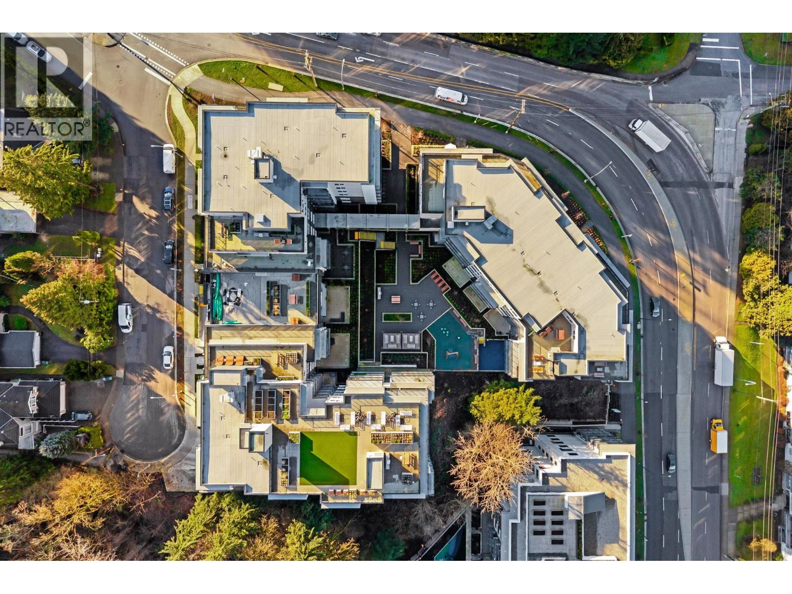 PH 608 2002 ST. GEORGE STREET, Port Moody