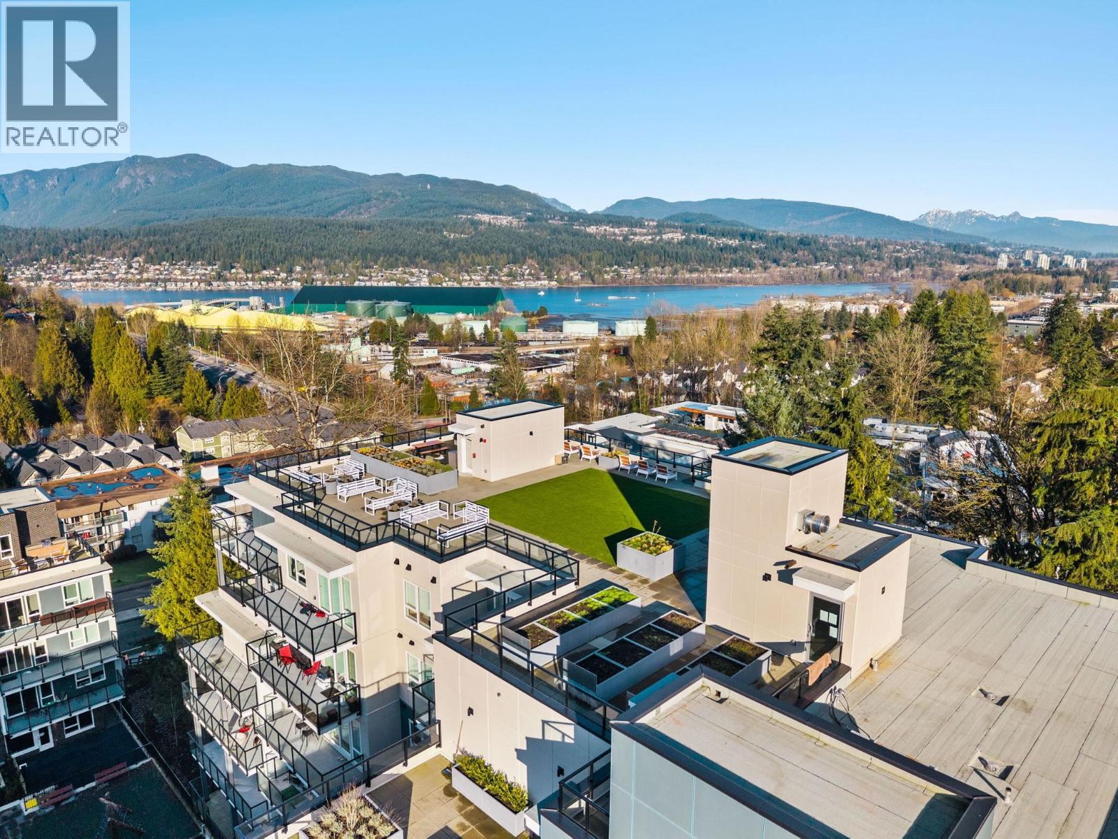 PH 608 2002 ST. GEORGE STREET, Port Moody