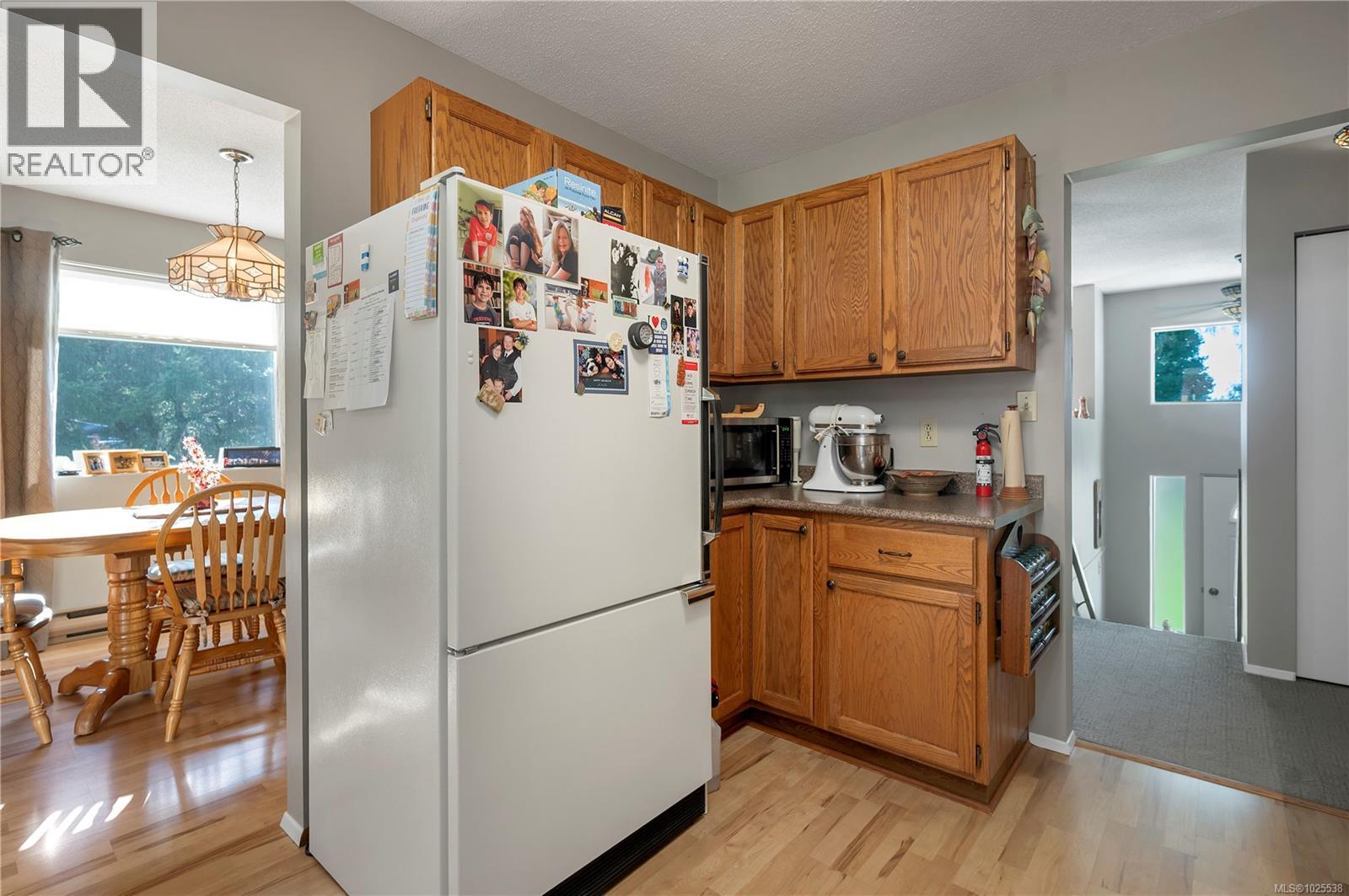 698 Plaza Rd, Quadra Island