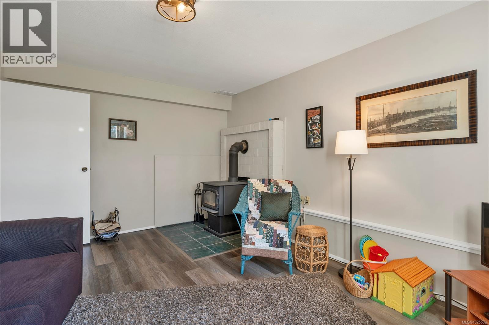 698 Plaza Rd, Quadra Island