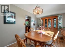 Dining room - 698 Plaza Rd, Quadra Island, BC V0P1N0 Photo 13