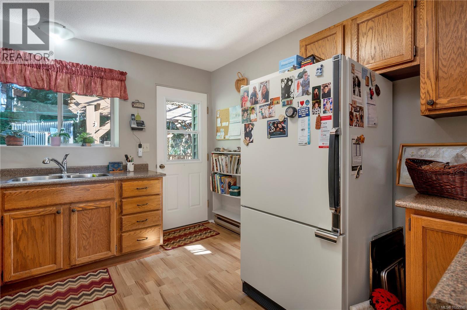 698 Plaza Rd, Quadra Island