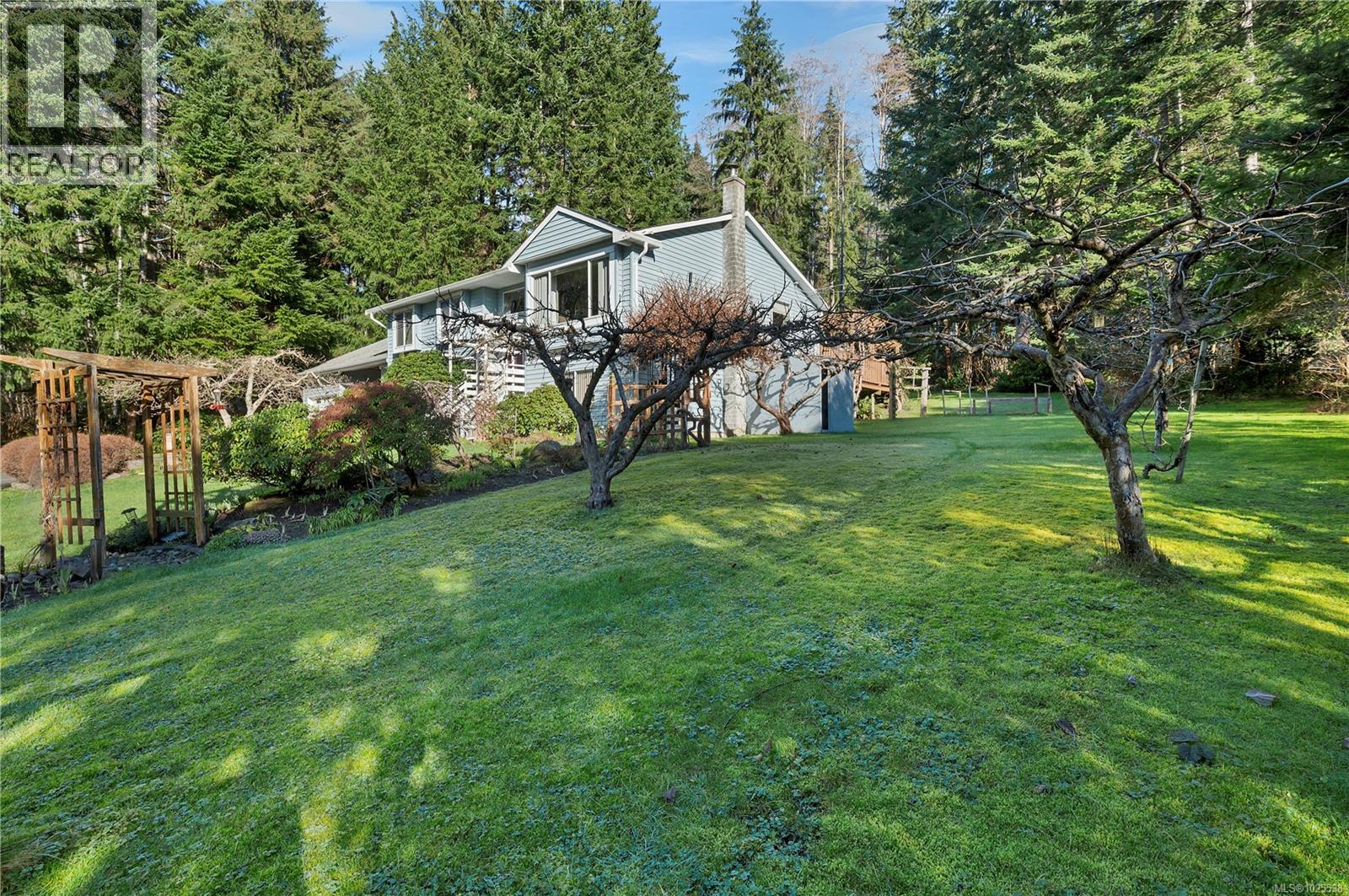 698 Plaza Rd, Quadra Island