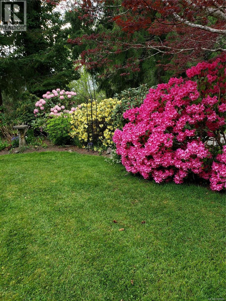 698 Plaza Rd, Quadra Island