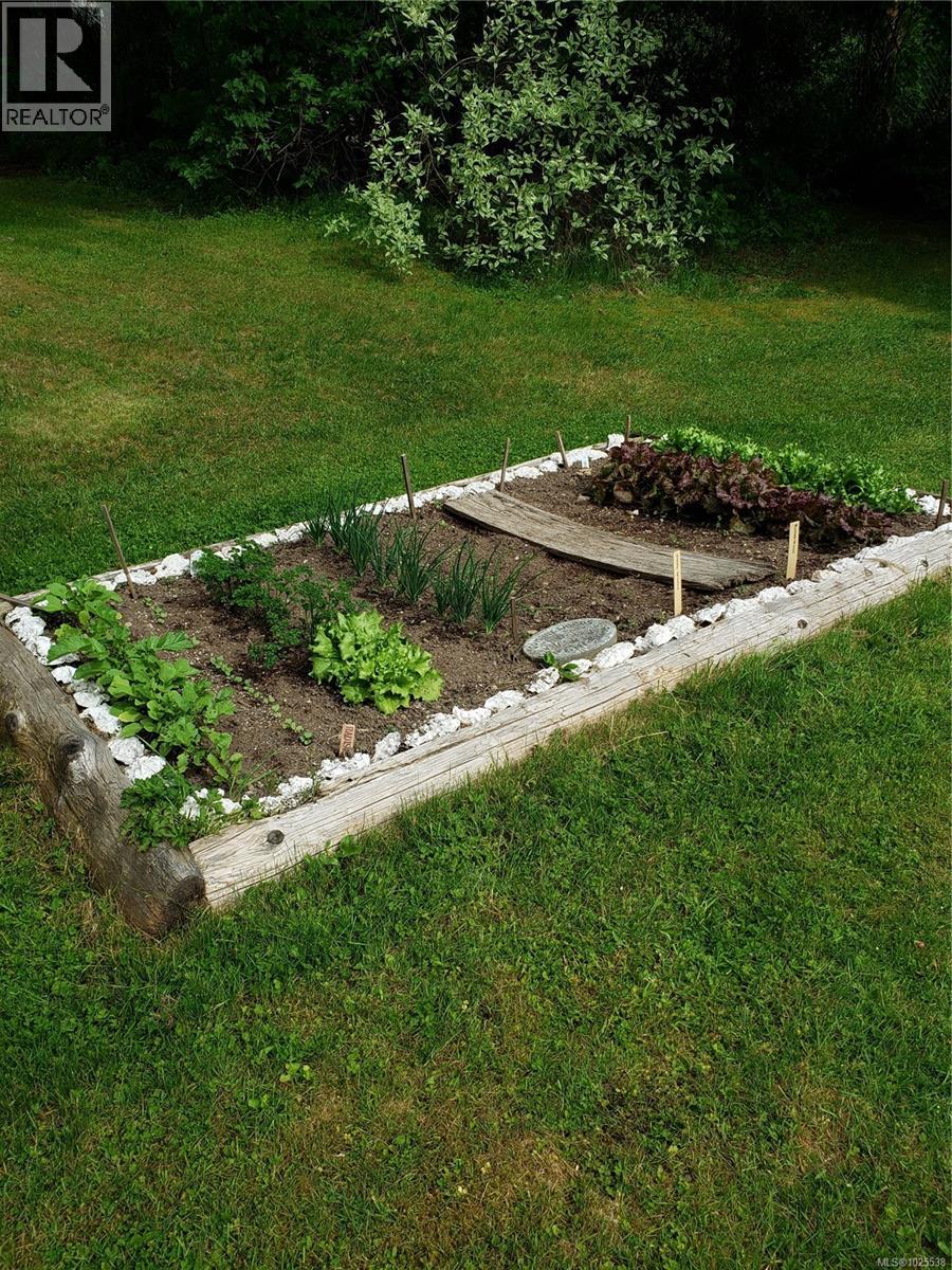 698 Plaza Rd, Quadra Island