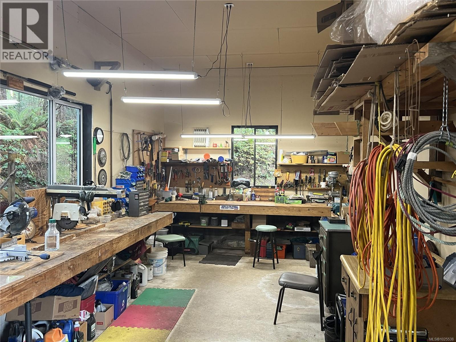 698 Plaza Rd, Quadra Island