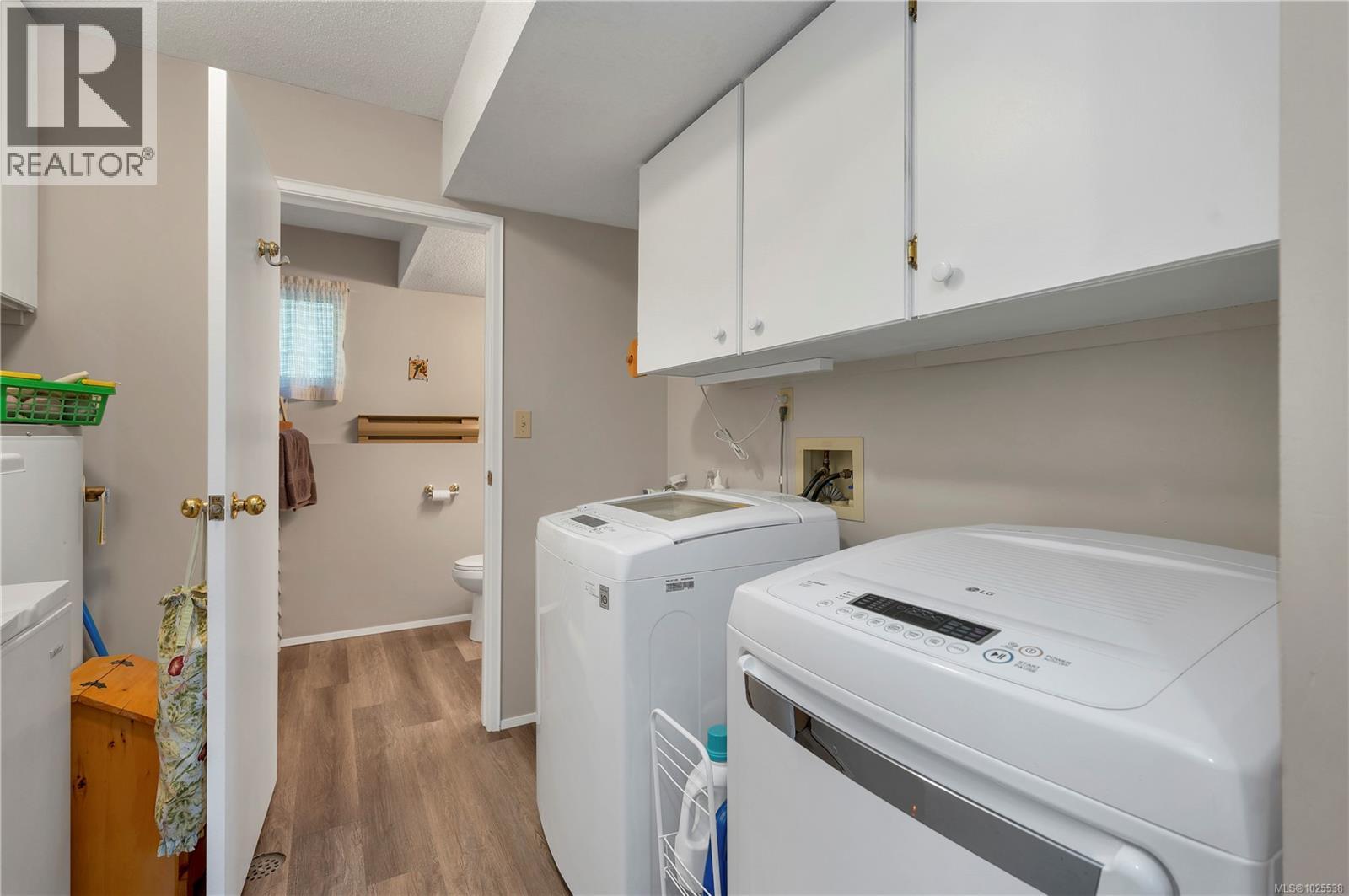 698 Plaza Rd, Quadra Island