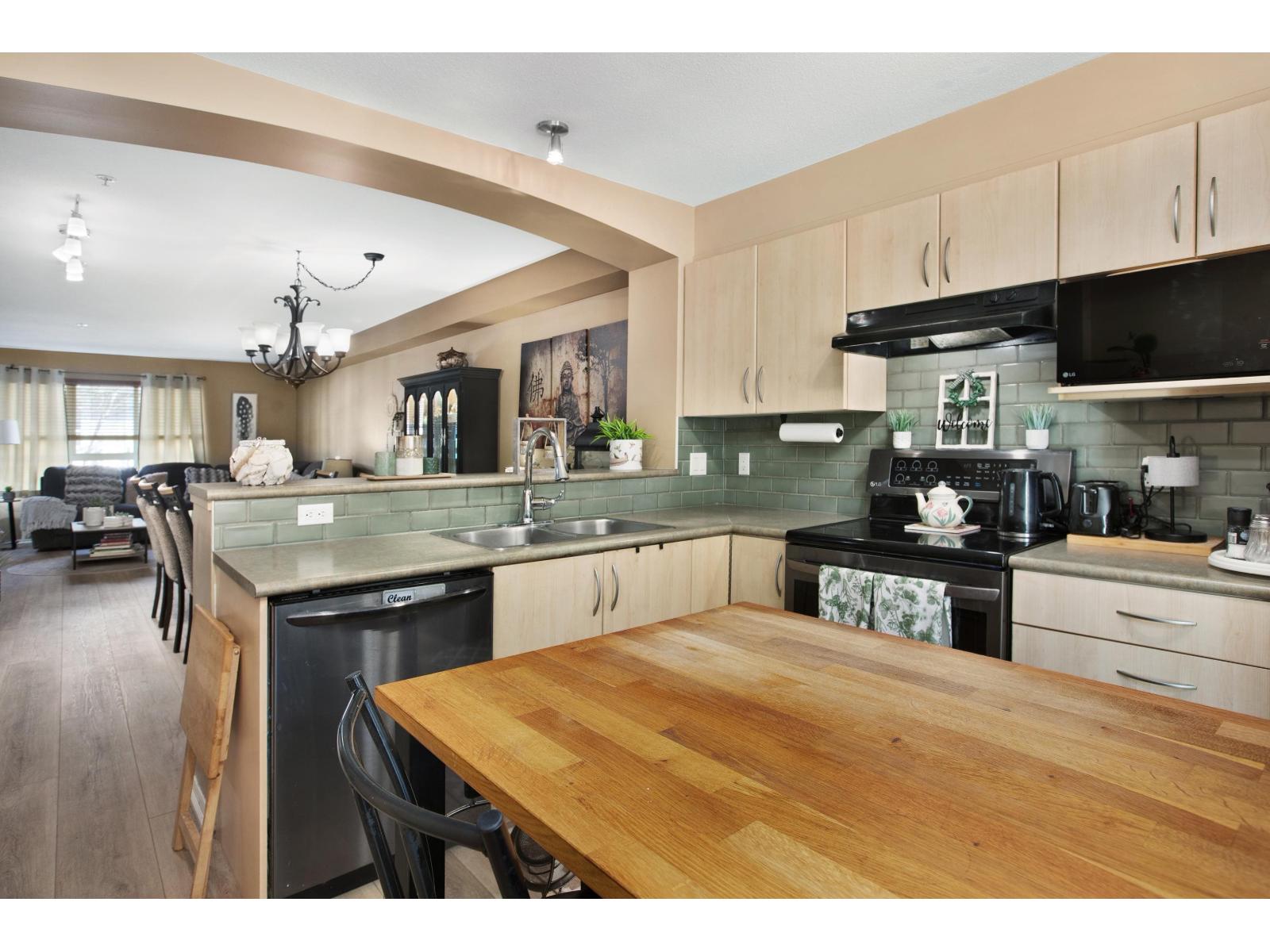 107 6747 203 STREET, Langley