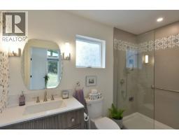 5961-5963 Ripple Way, Sechelt, BC V7Z0R2 Photo 12