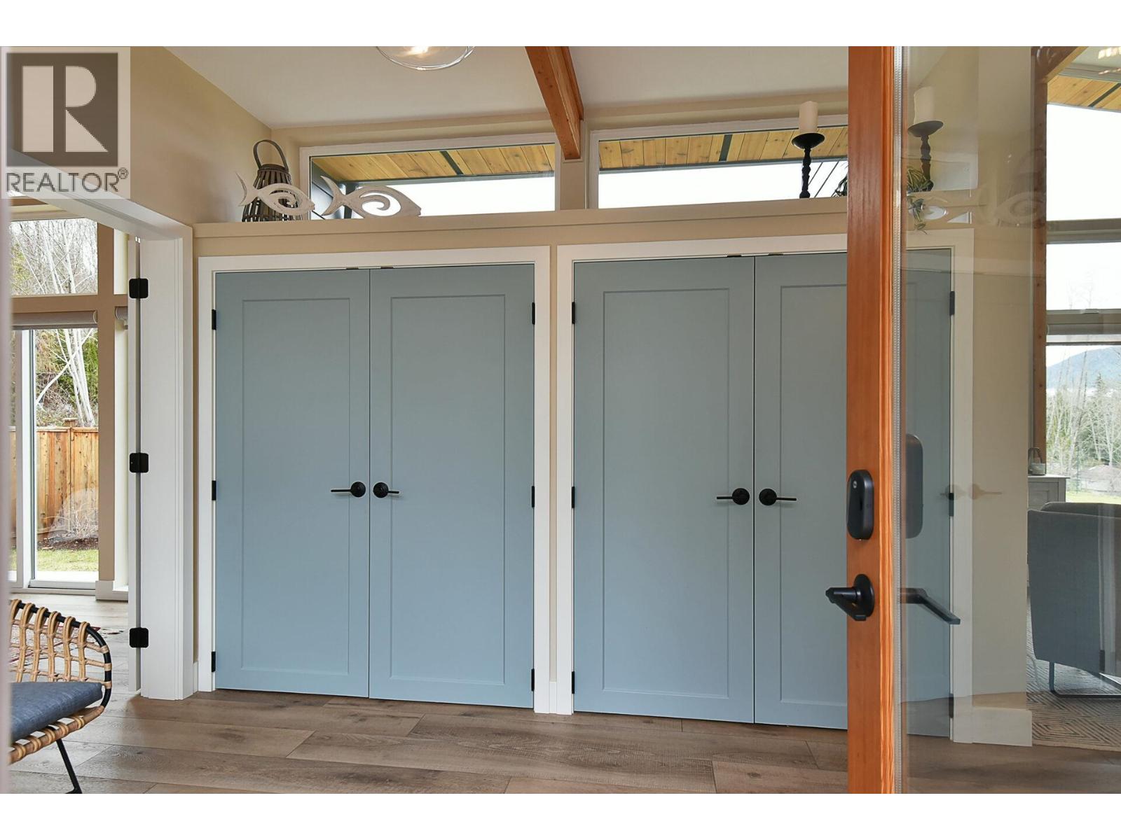 5961-5963 RIPPLE WAY, Sechelt