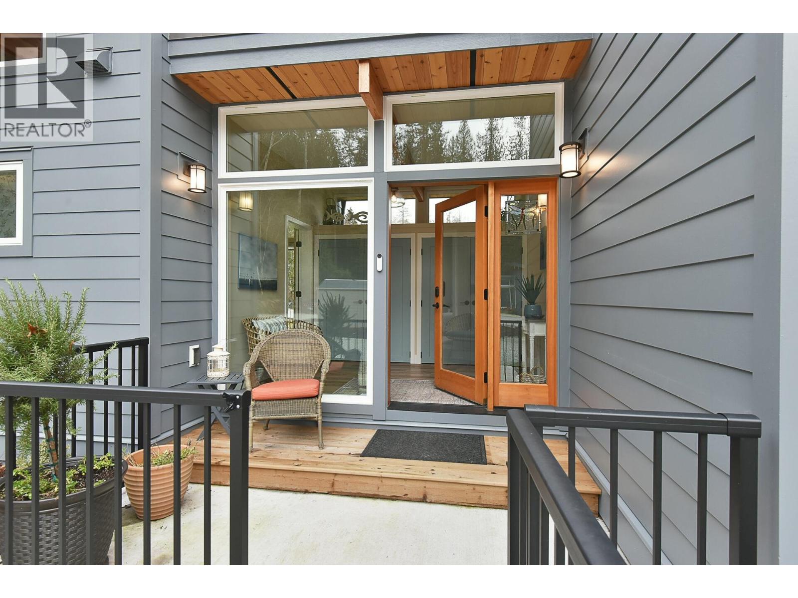 5961-5963 RIPPLE WAY, Sechelt