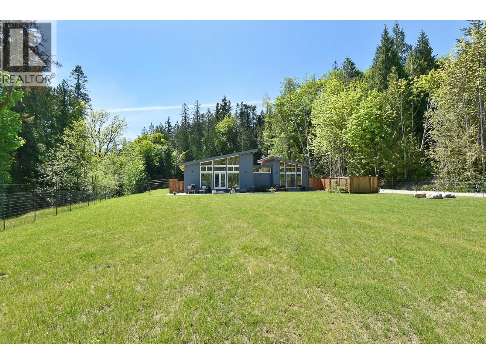 5961-5963 RIPPLE WAY, Sechelt