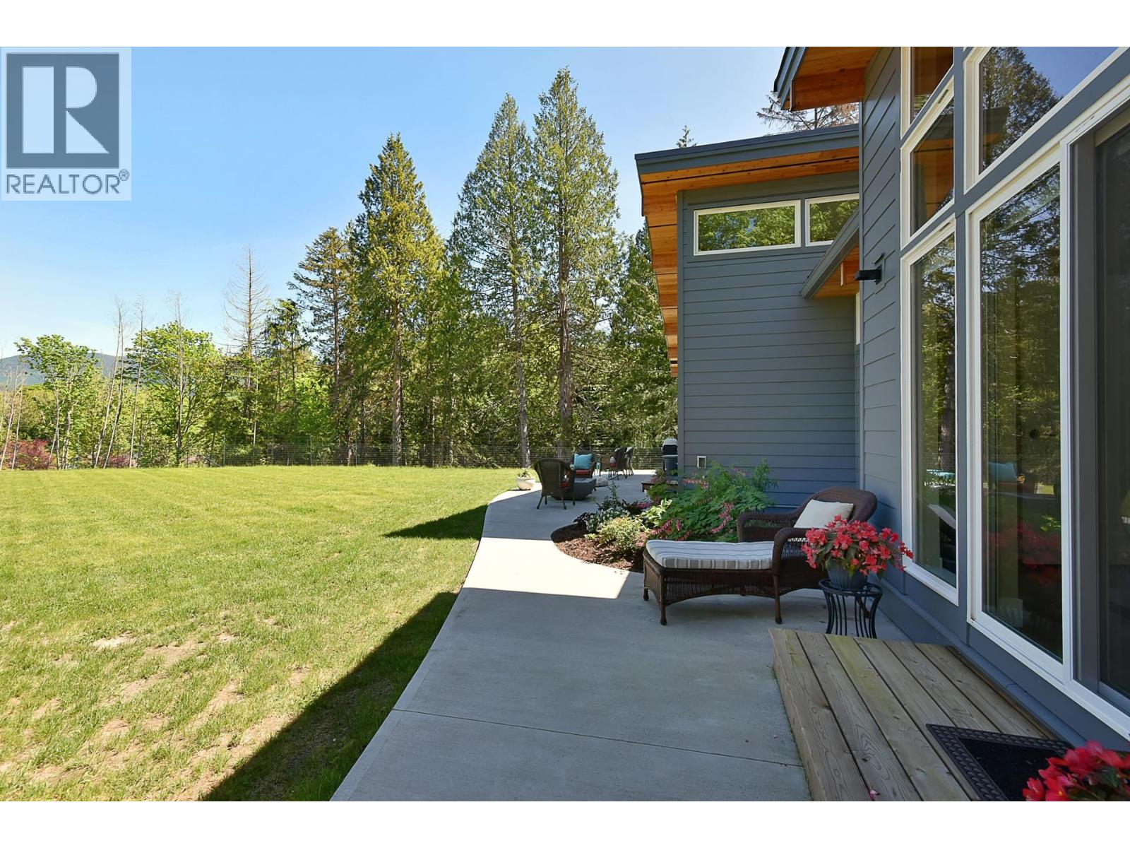 5961-5963 RIPPLE WAY, Sechelt