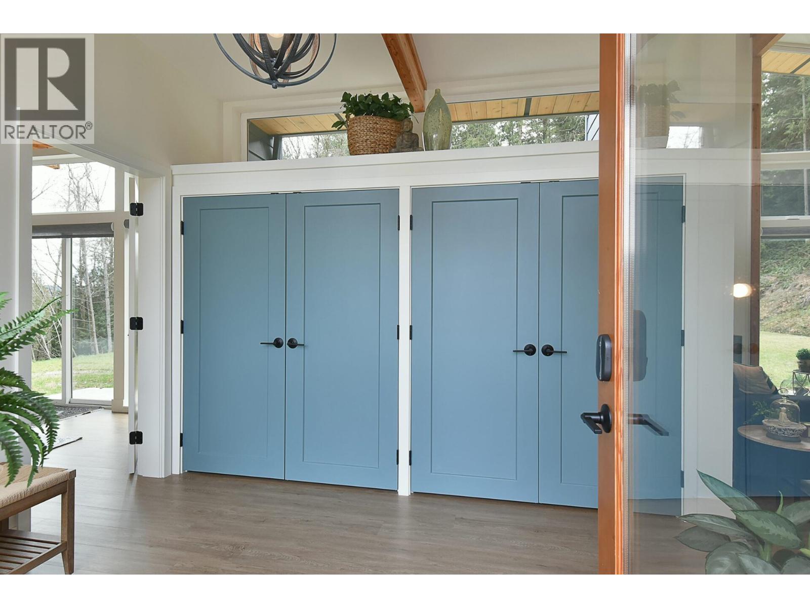 5961-5963 RIPPLE WAY, Sechelt