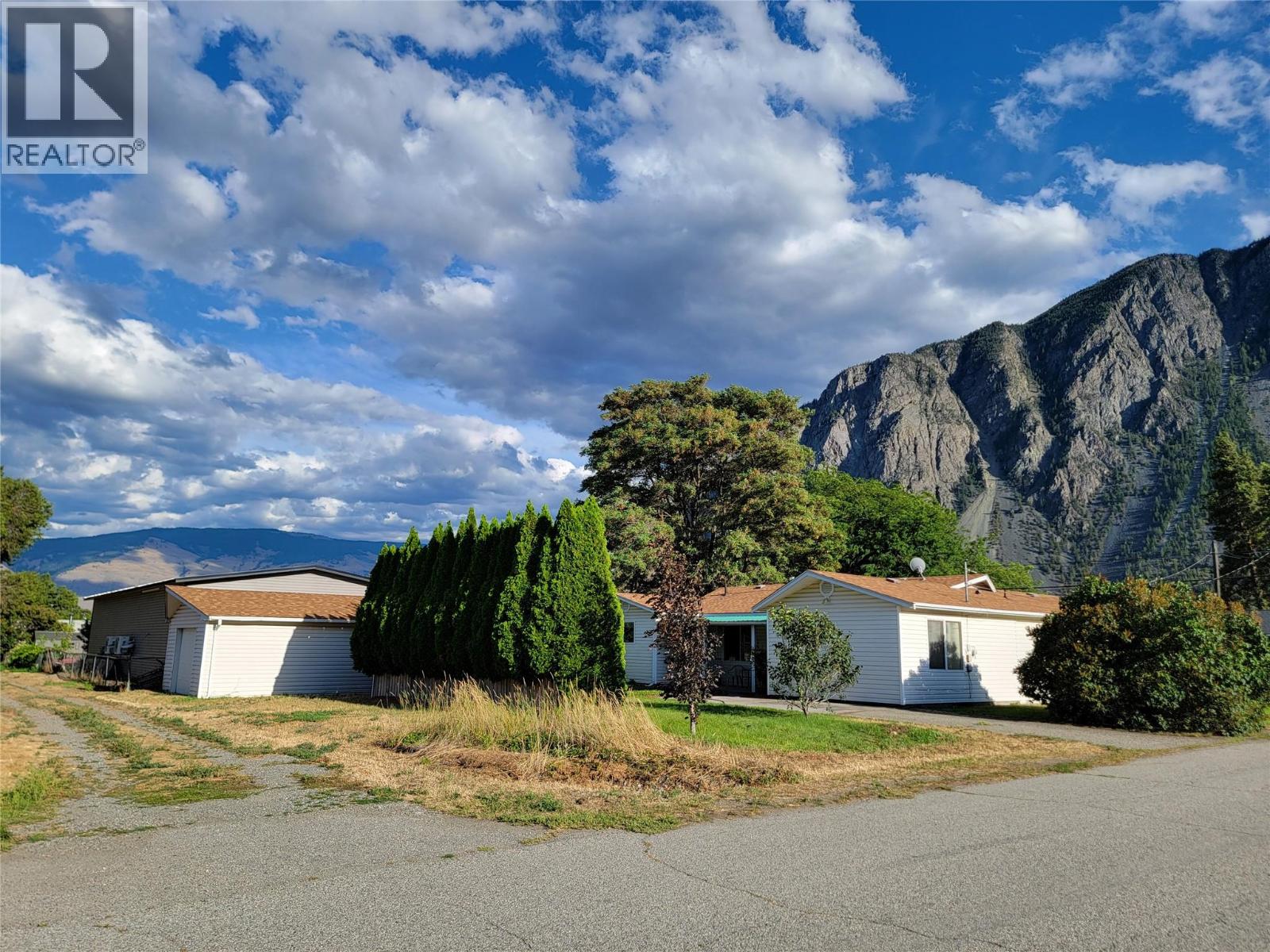 604 11th Avenue, Keremeos