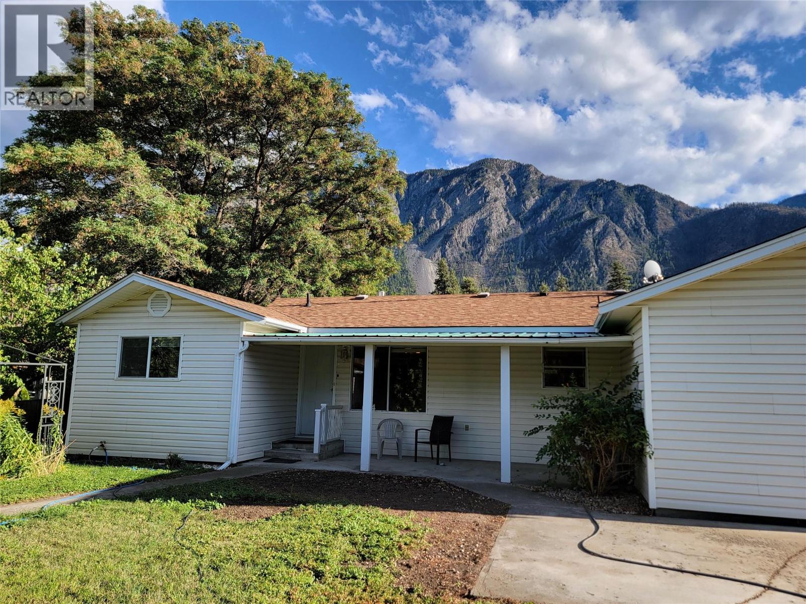 604 11th Avenue, Keremeos