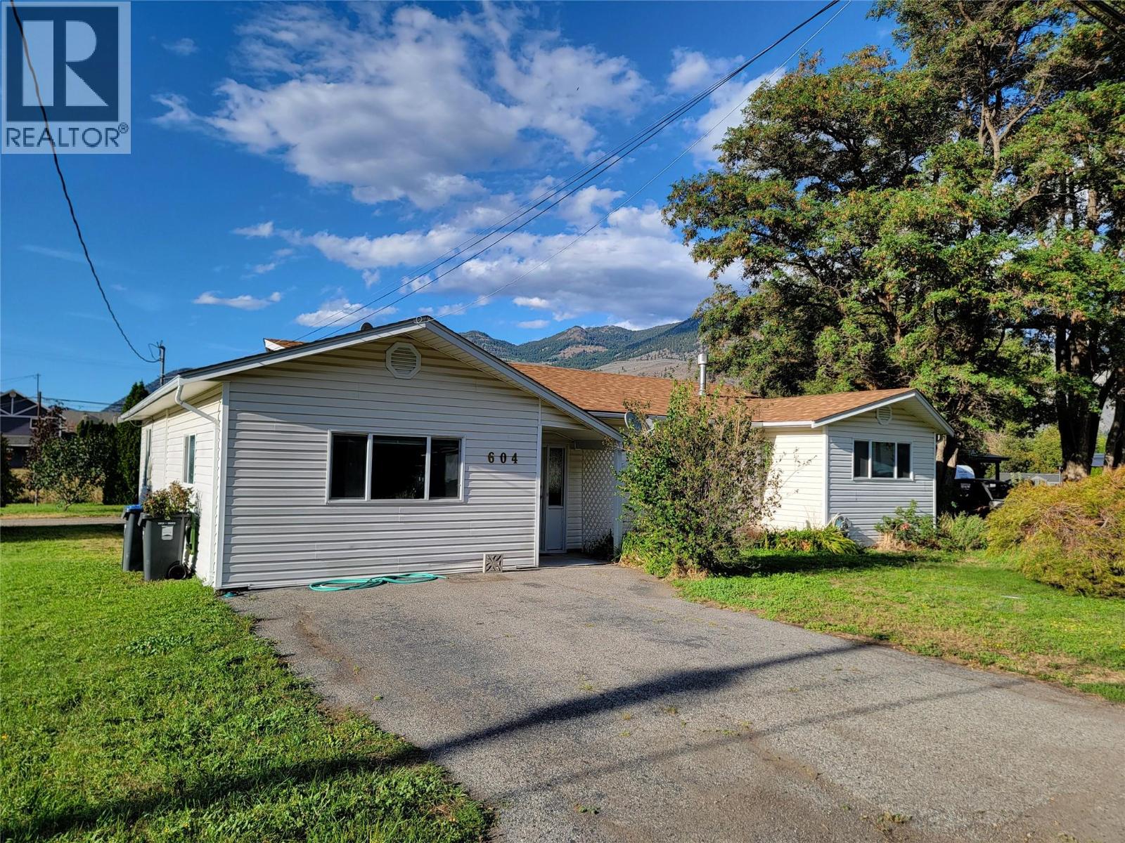 604 11th Avenue, Keremeos