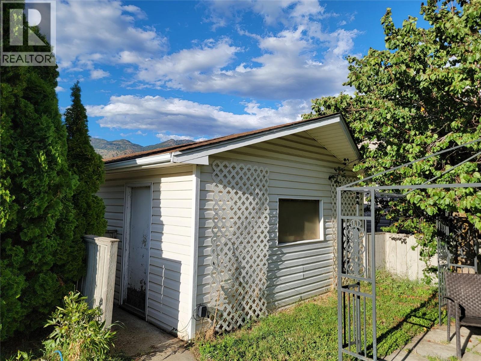 604 11th Avenue, Keremeos