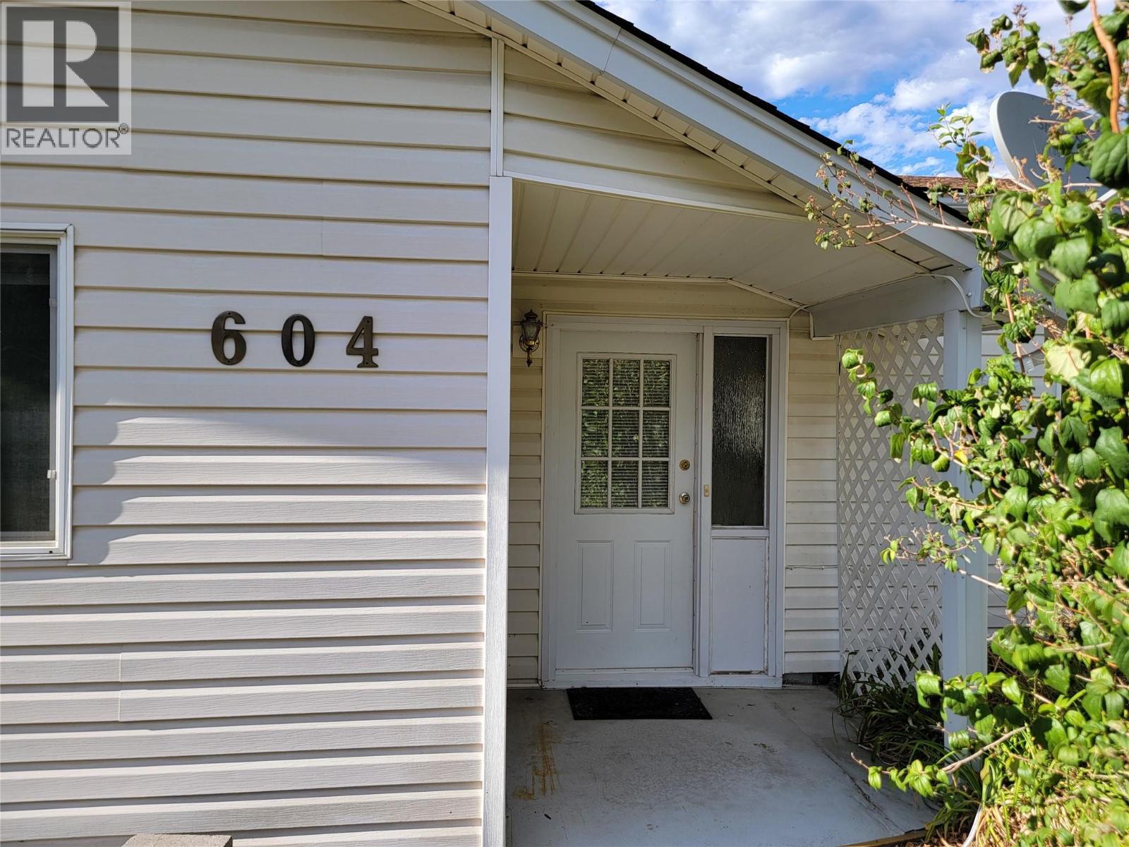 604 11th Avenue, Keremeos