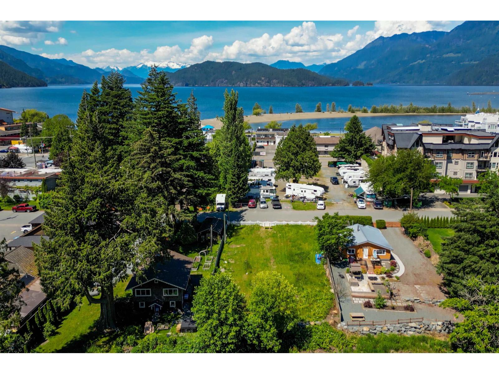 260 CEDAR AVENUE, Harrison Hot Springs