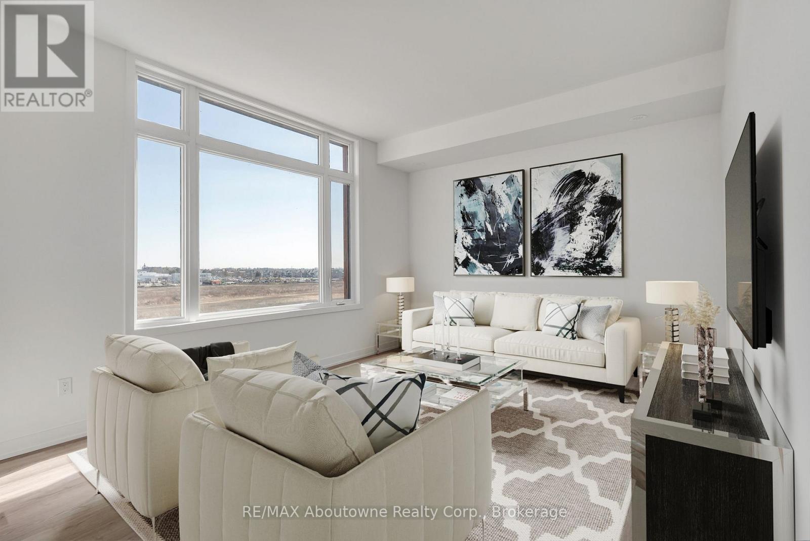 3 Steckley House Unit TH810 photo 3