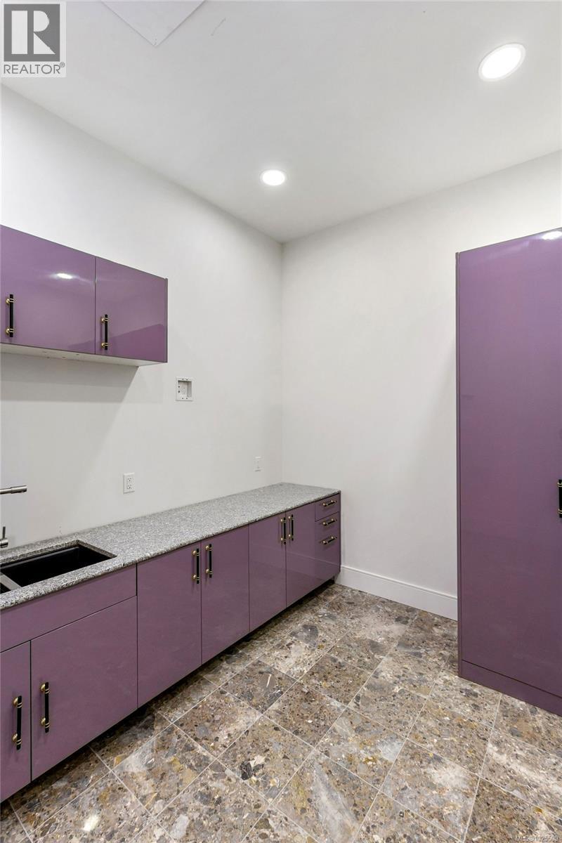 3355 Midland Rd, Oak Bay