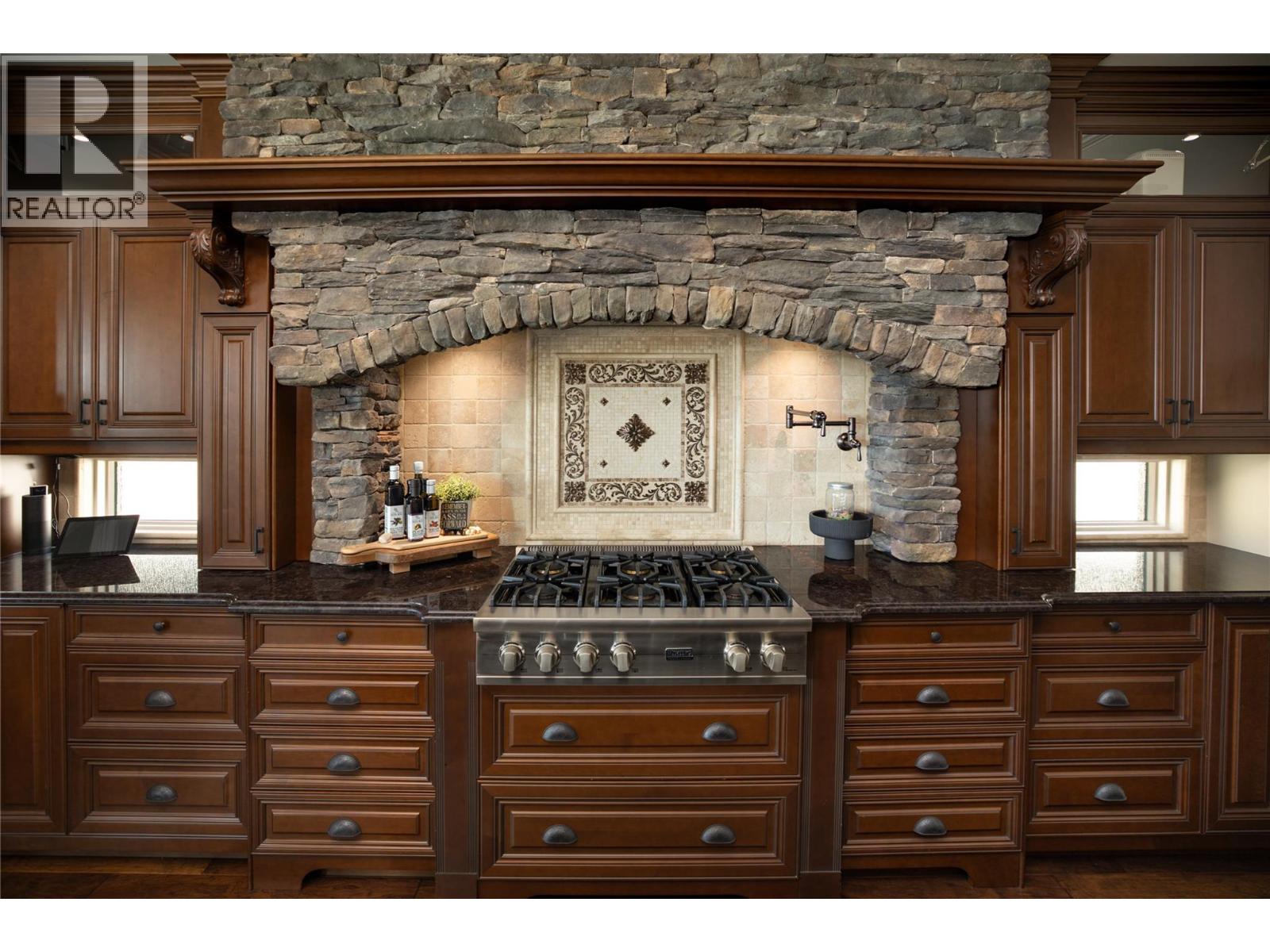 710 ARBOR VIEW Drive, Kelowna