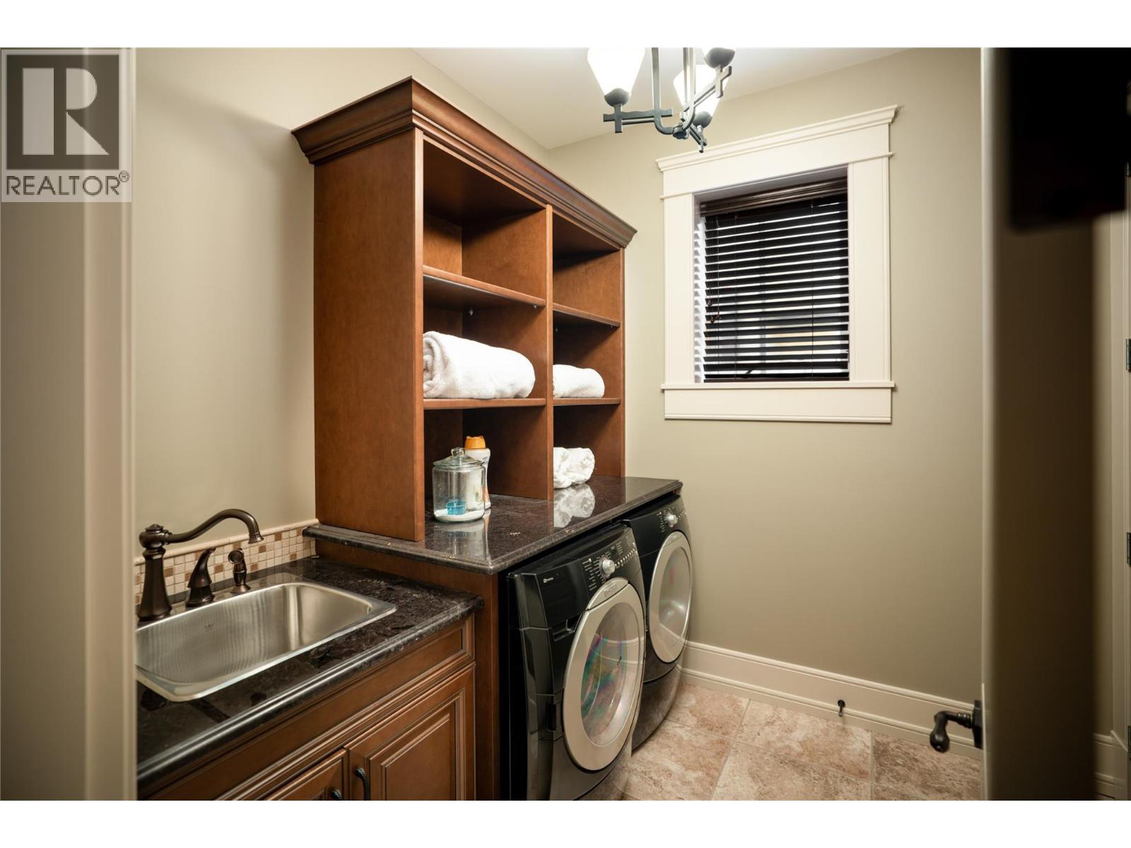 710 ARBOR VIEW Drive, Kelowna